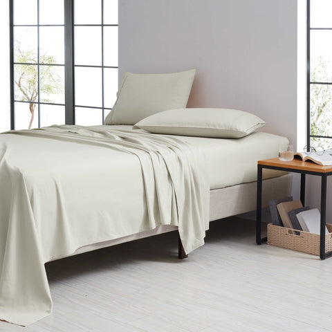 Bamboo 1800 Thread Count 4 Piece Luxury Solid Sheet Set.